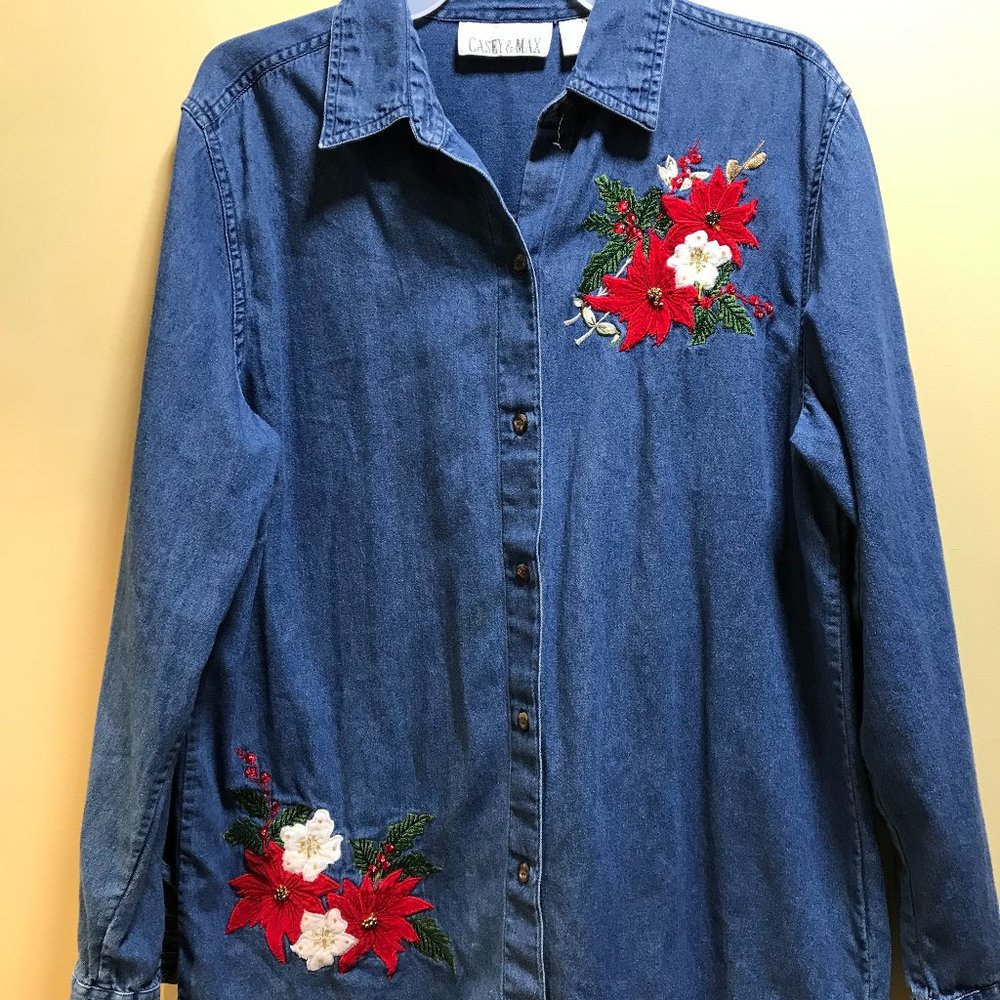 Casey & Max  denim blouse appliqued  sz m Christmas button shirt